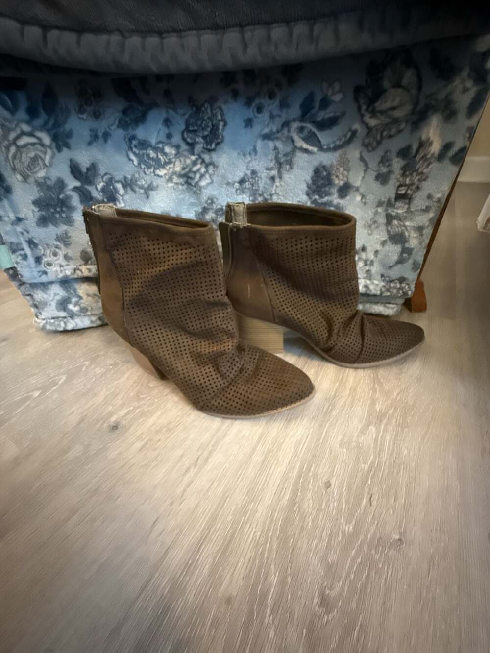 Kaari Blue ~ Frankie ~ Ankle Boots Size 8~ Green Suede